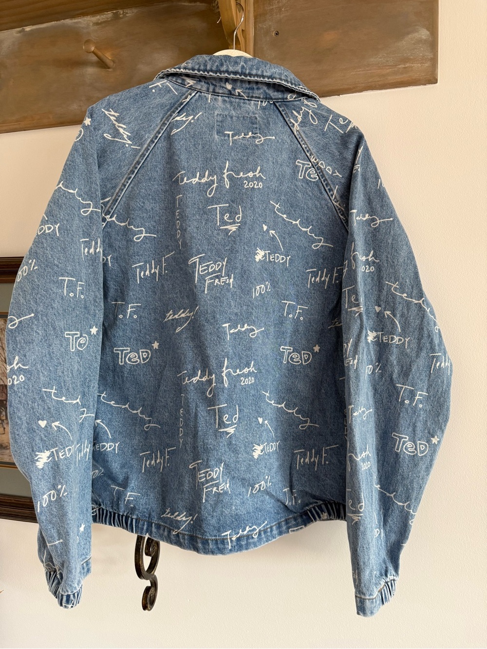 Teddy Fresh 2020 Blue Denim Jacket with White Script Print - Picture 2 of 4